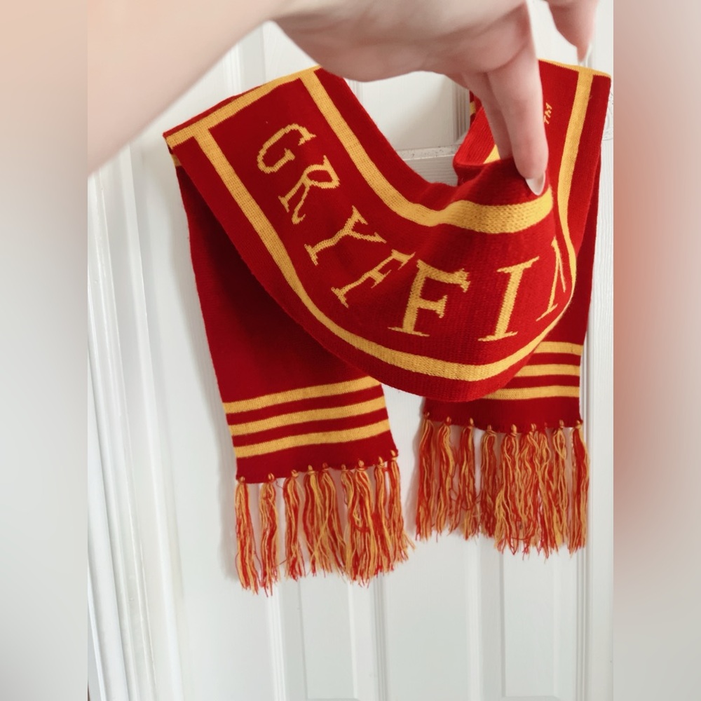 Harry Potter scarf Gryffindor lion crest red orange acrylic 76” long - Picture 9 of 13